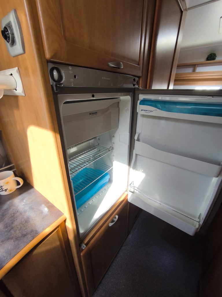 Nevera grande trivalente Camper Adria