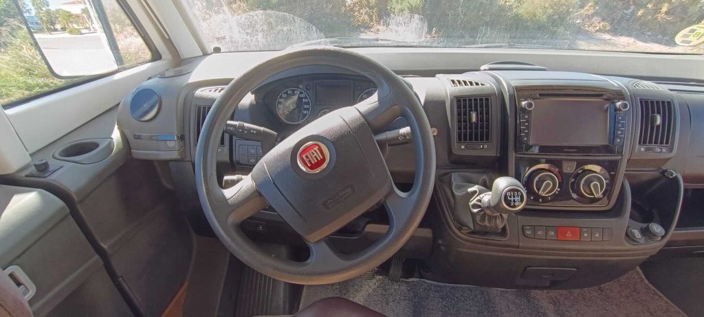 INTERIOR FRONTAL 1 (27)