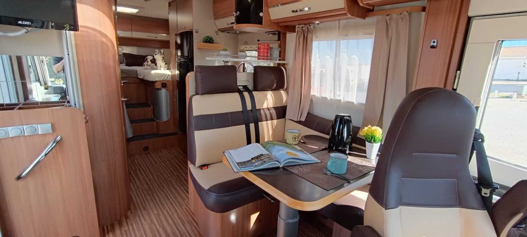 INTERIOR SALON 1 (26)