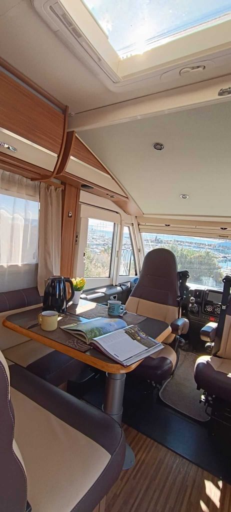 INTERIOR SALON 1 (32)