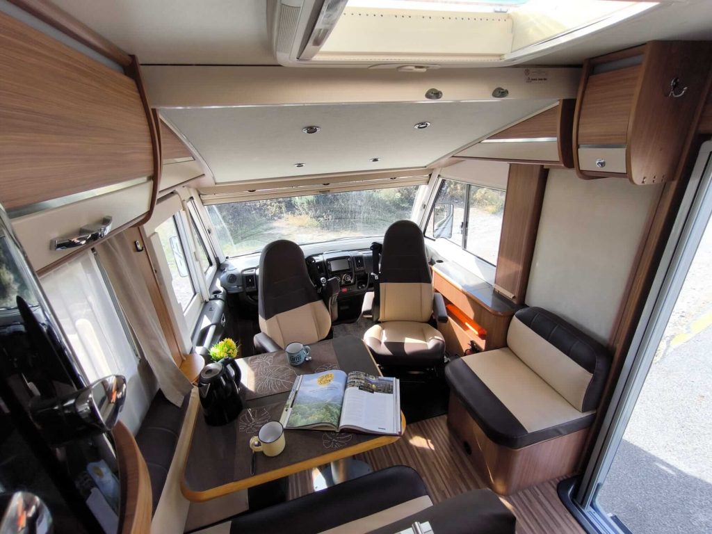 INTERIOR SALON 80 (20)