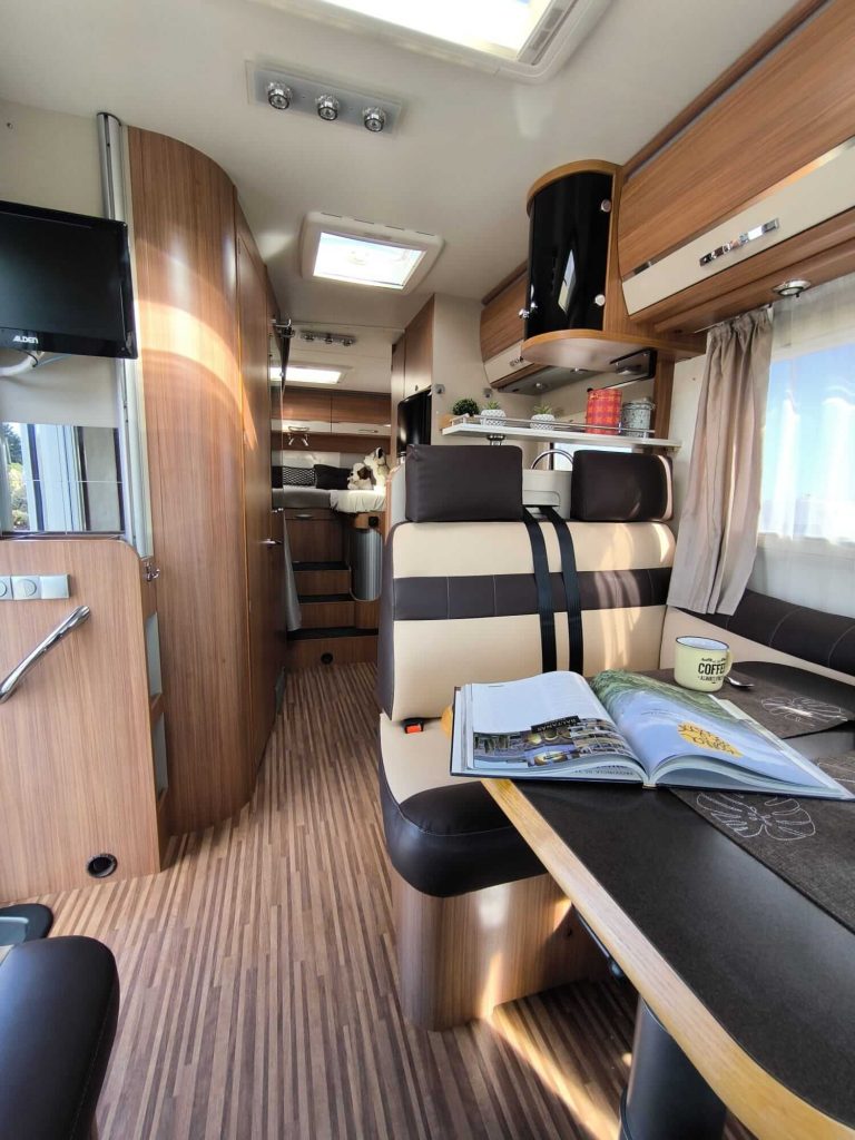 INTERIOR SALON 80 (67)