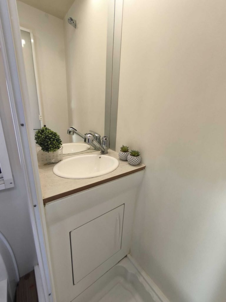 citroen-itineo-740pj-2018-interior-baño 1jpg