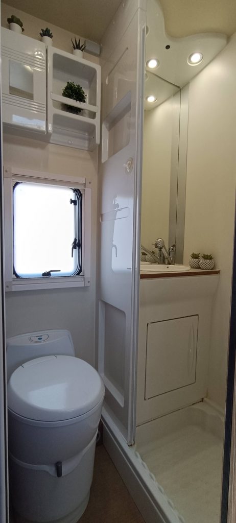 citroen-itineo-740pj-2018-interior-baño 2.jpg