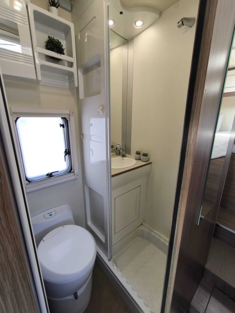 citroen-itineo-740pj-2018-interior-baño completo2.jpg