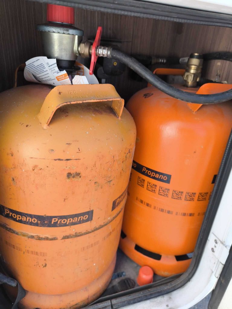 citroen-itineo-740pj-2018-espacio para dos bombonas.jpg