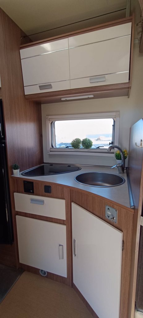 citroen-itineo-740pj-2018-interior-cocina y fregadero.jpg