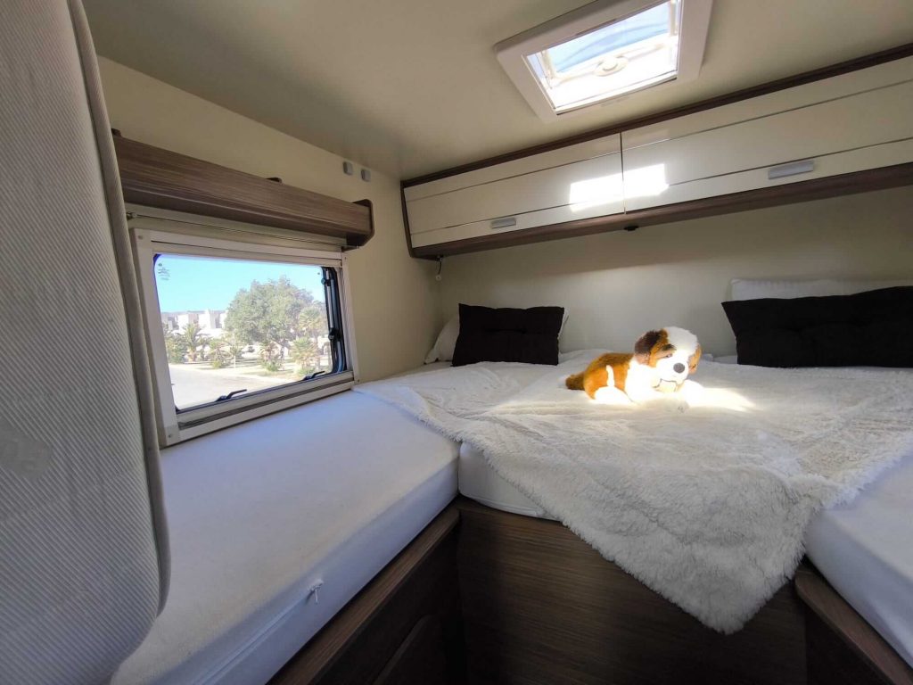 citroen-itineo-740pj-2018-interior-dormitorio camas gemelas 1.jpg