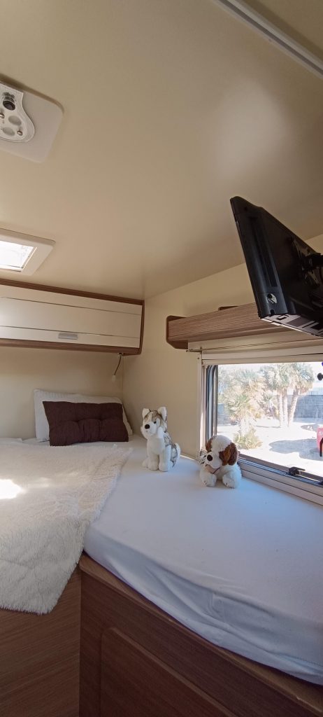 citroen-itineo-740pj-2018-interior-dormitorio camas gemelas.jpg