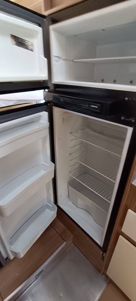 citroen-itineo-740pj-2018-interior-nevera grande .jpg