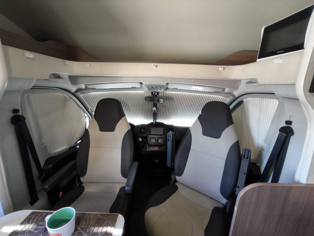 citroen-itineo-740pj-2018-interior-salon con oscurecedores.jpg