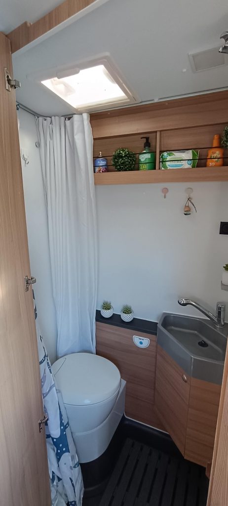 camper Sun Living 2019 baño con ducha 57