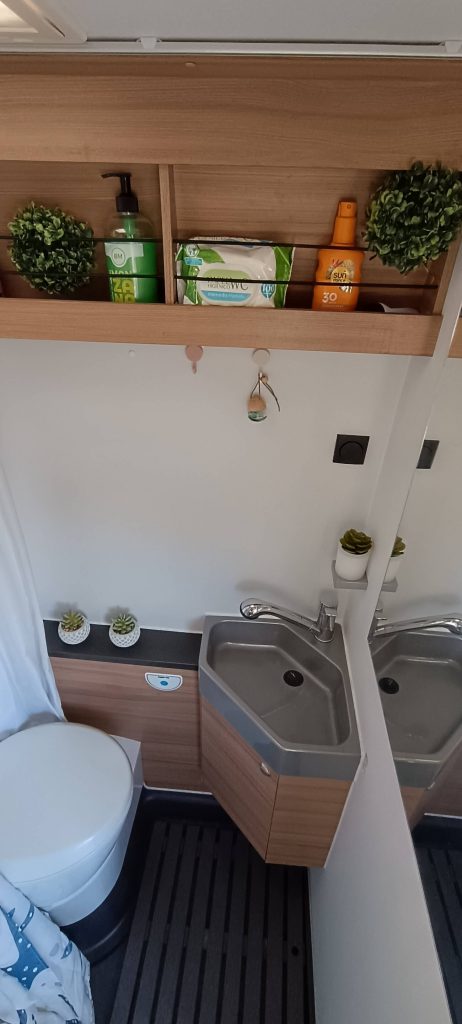 camper Sun Living 2019 baño con ducha 61