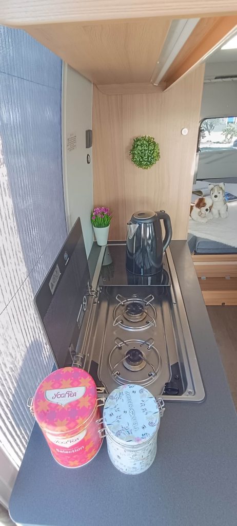 camper Sun Living 2019 cocina equipada 14