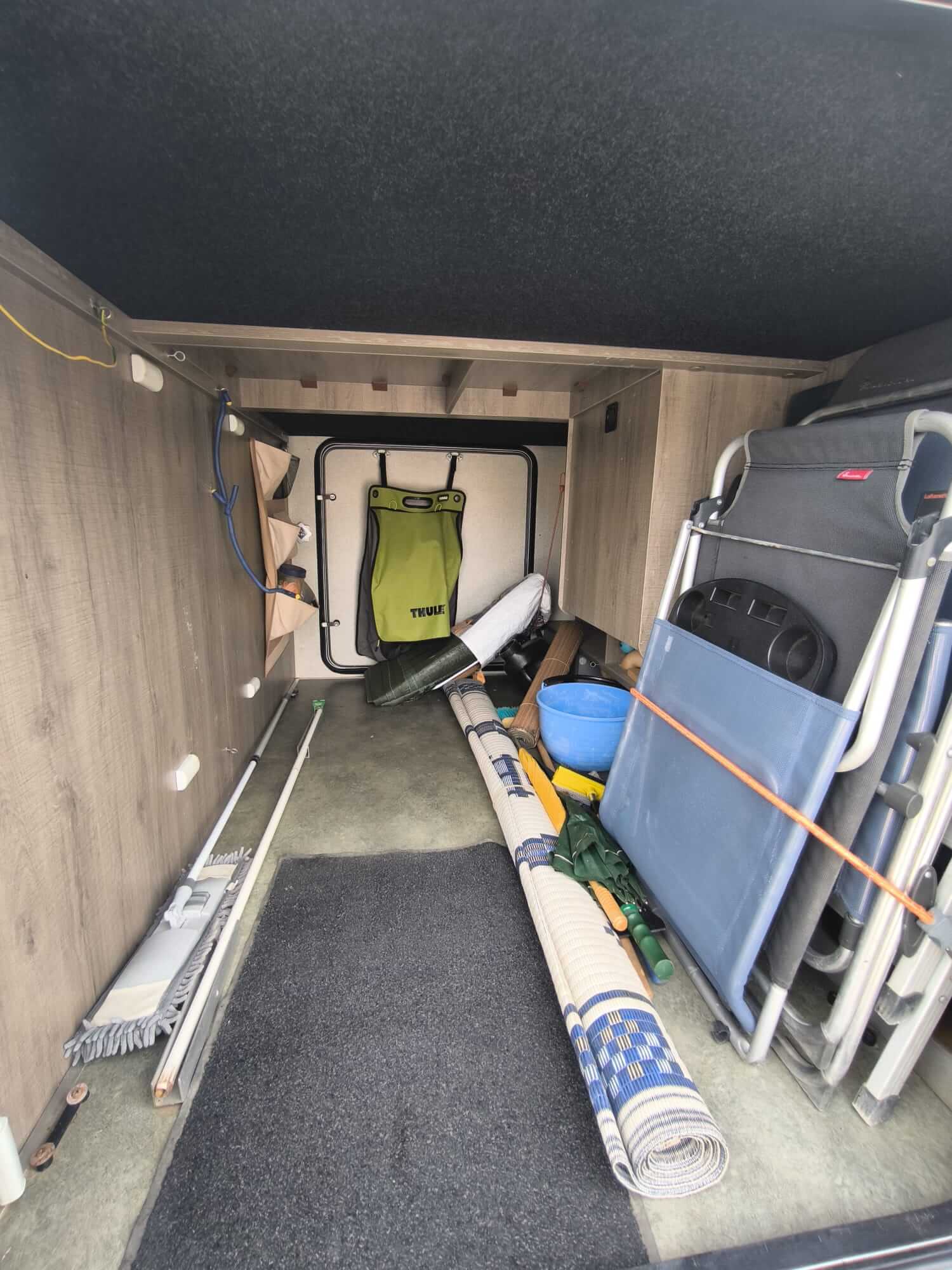 Garaje grande con doble acceso en autocaravana Bavaria Arctic I74