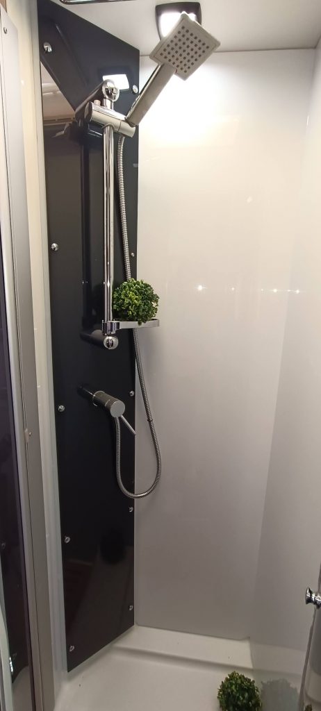 Challenger Start Edition 268 - Baño (2)