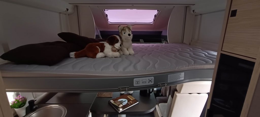 Challenger Start Edition 268 - Dormitorio salon 2