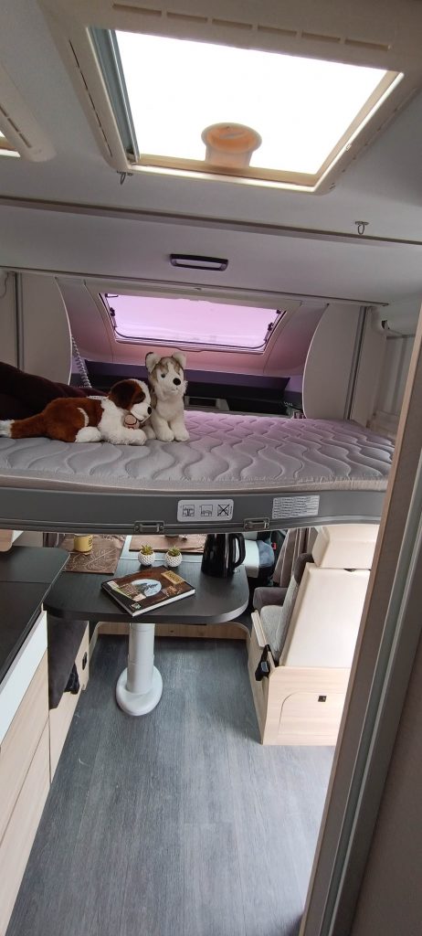 Challenger Start Edition 268 - Dormitorio salon 3