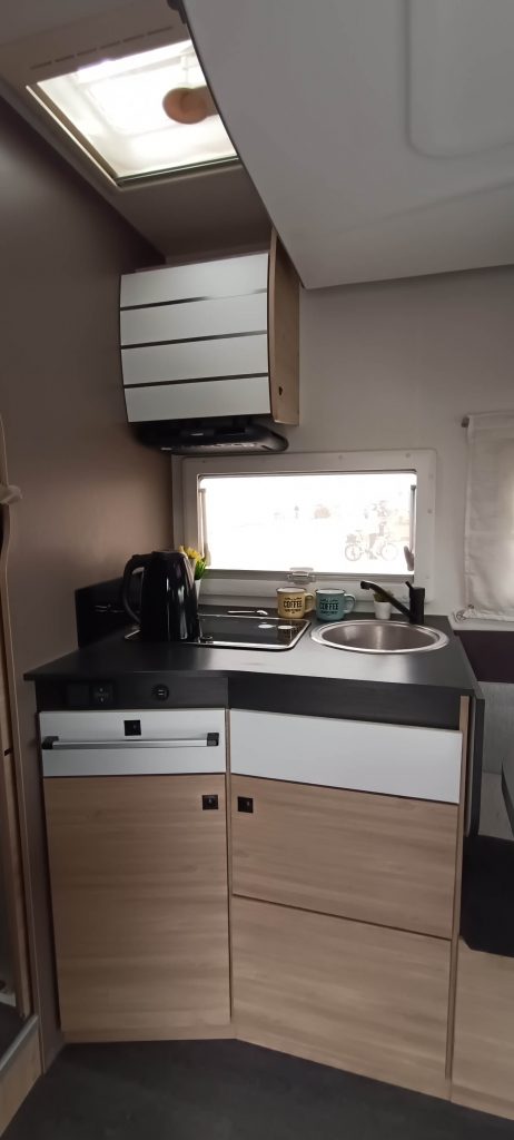 Challenger Start Edition 268 - cocina (3)