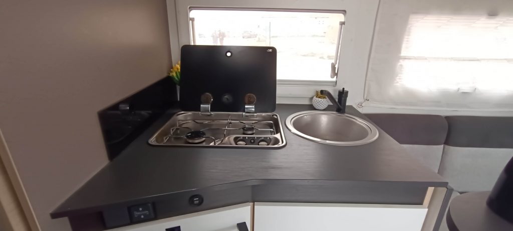 Challenger Start Edition 268 - cocina (5)